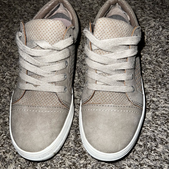 Soda brand, size 6.5 - Picture 1 of 3